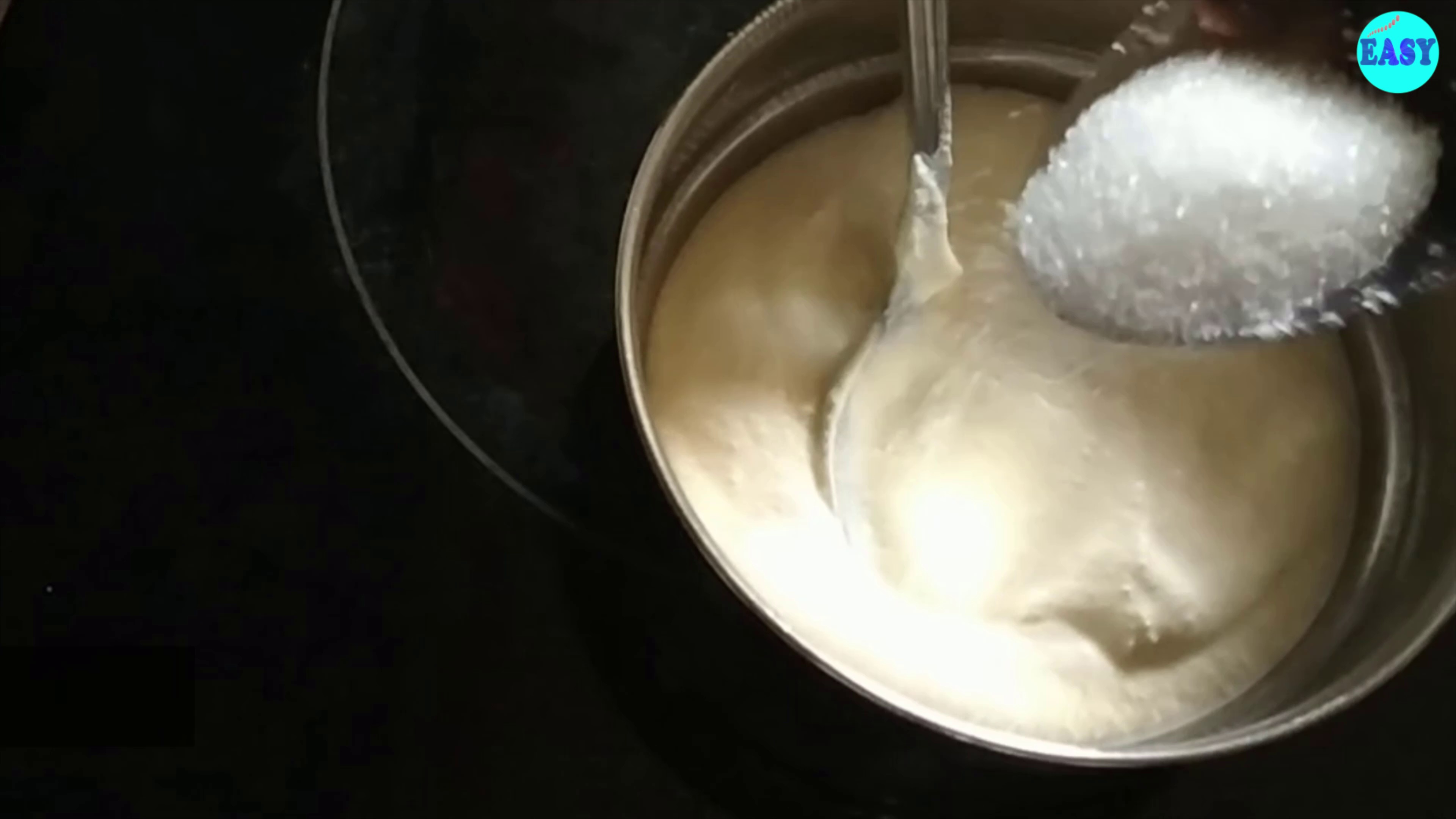 Step 8 - Take fresh cream or malai and mix it with a tablespoon of sugar, if using.