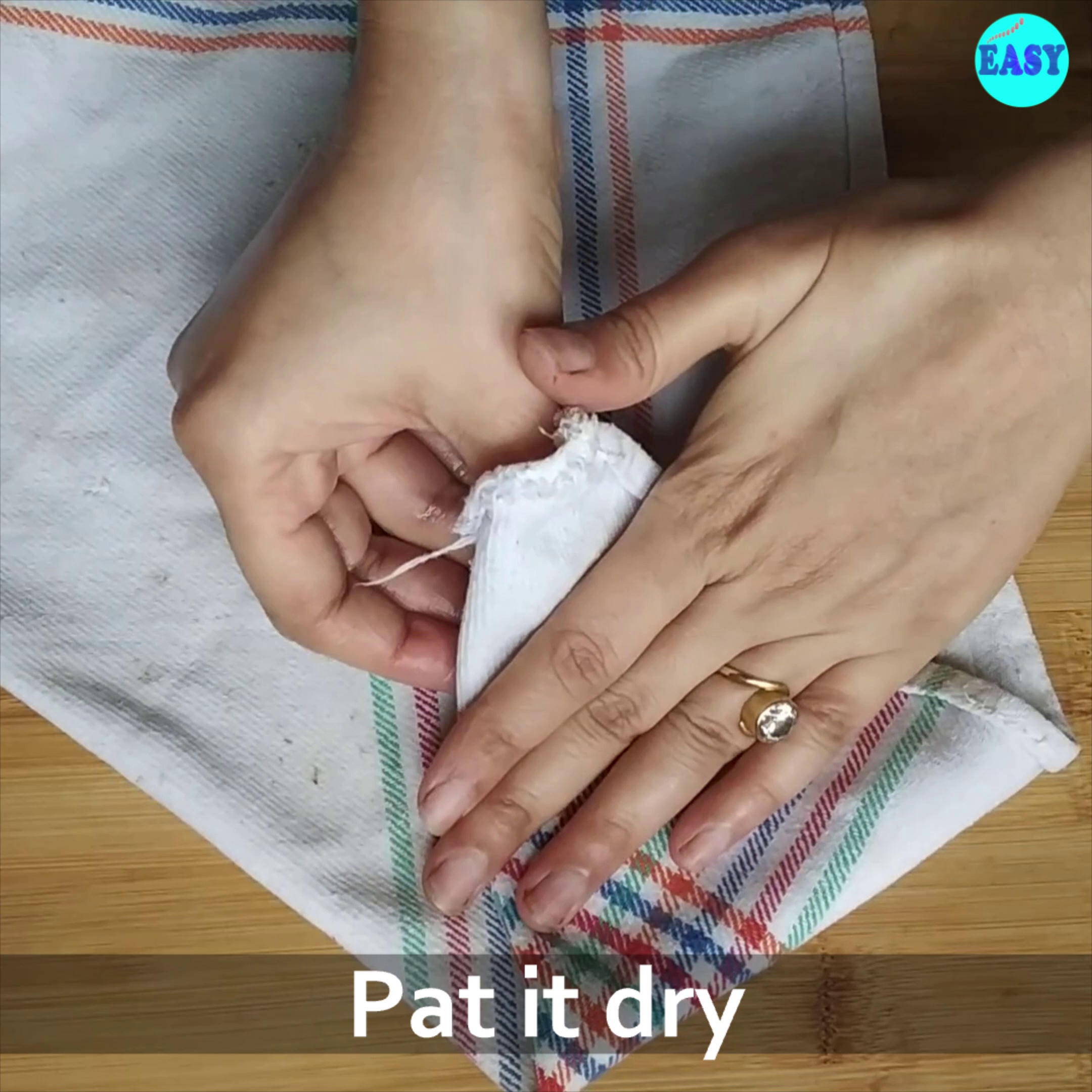 Step 5 - Now remove from water and pat it dry with a kitchen towel. This step will help in making spinach leaves fresh and crisp, so it will be easier to handle.